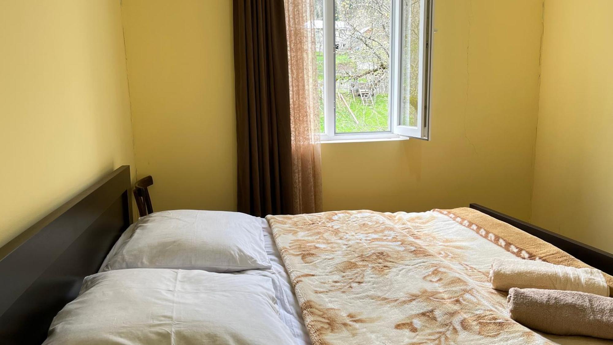 Ciuri'S Guesthouse Zhabeshi Ngoại thất bức ảnh