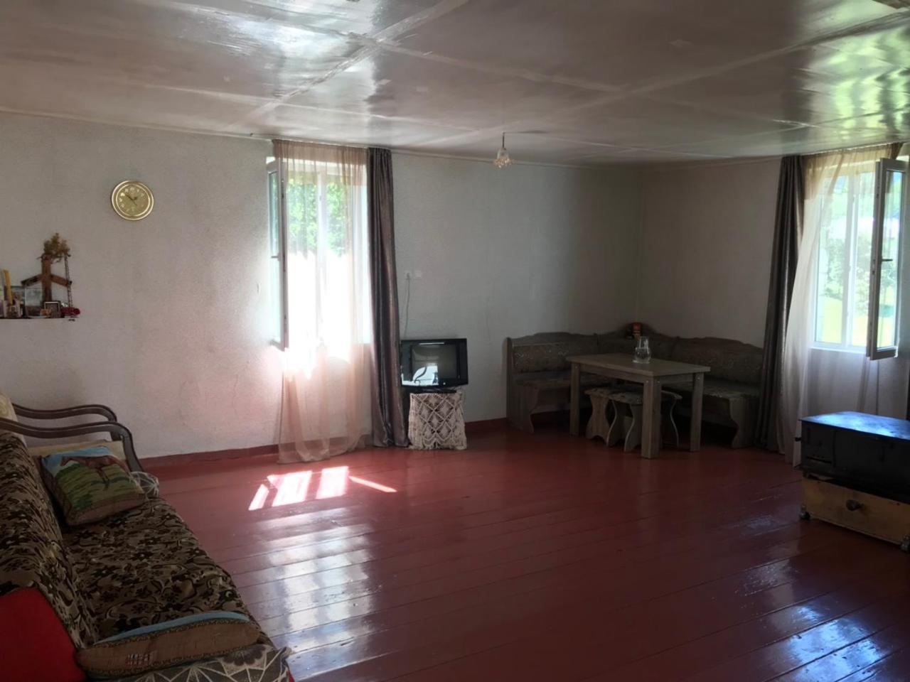 Ciuri'S Guesthouse Zhabeshi Ngoại thất bức ảnh