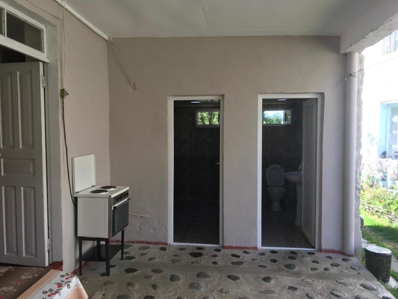 Ciuri'S Guesthouse Zhabeshi Ngoại thất bức ảnh