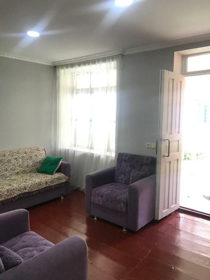 Ciuri'S Guesthouse Zhabeshi Ngoại thất bức ảnh