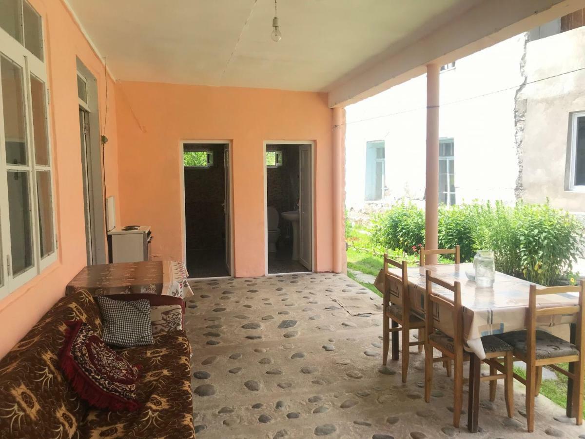 Ciuri'S Guesthouse Zhabeshi Ngoại thất bức ảnh