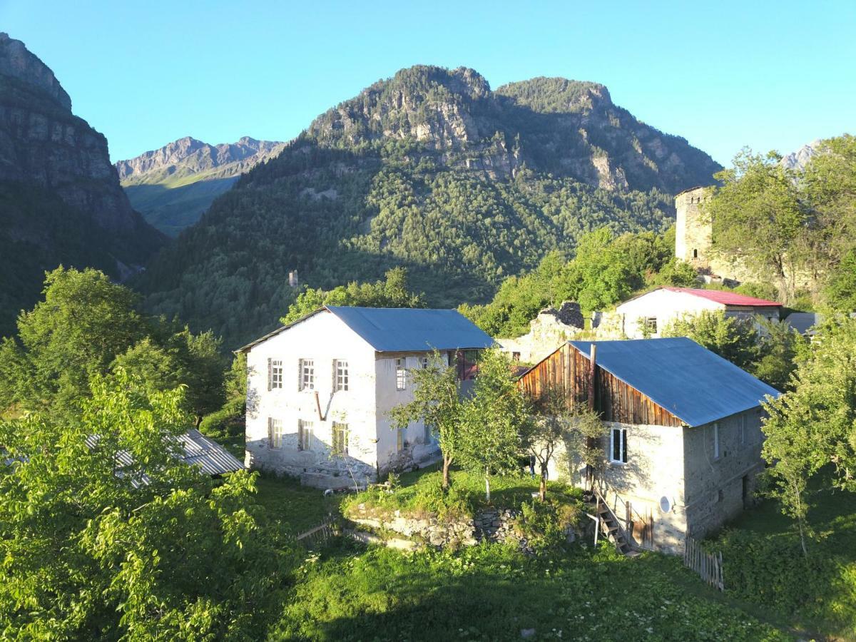 Ciuri'S Guesthouse Zhabeshi Ngoại thất bức ảnh